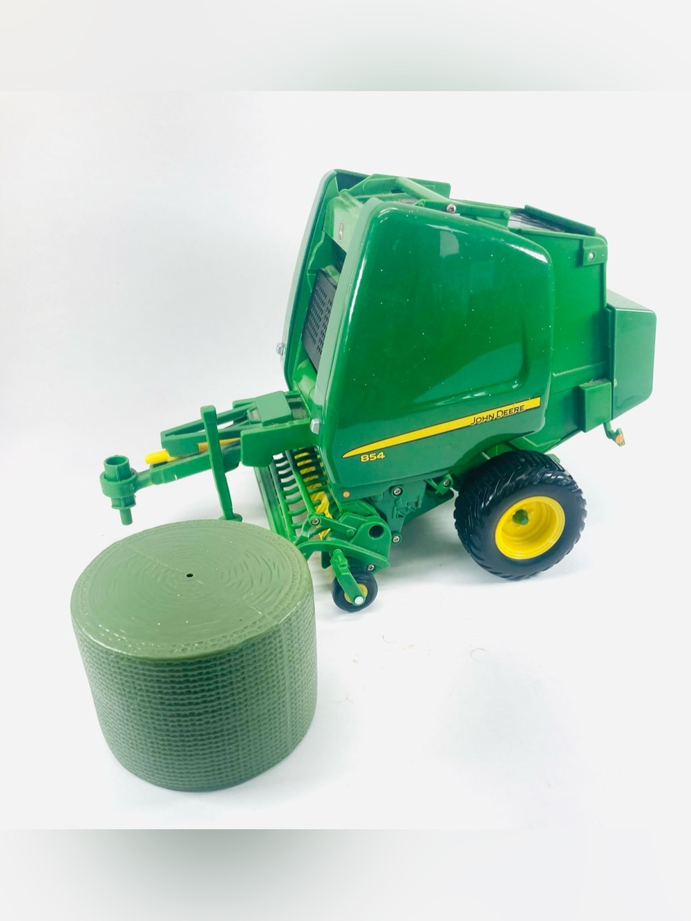 John Deere 854 Round Baler w/ 1 Bale plastic green 1:16 VGC